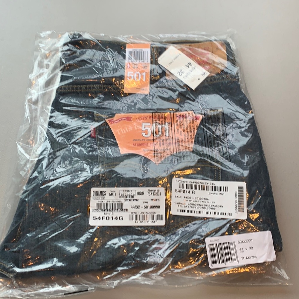 Levi’s - Picture 2 of 4